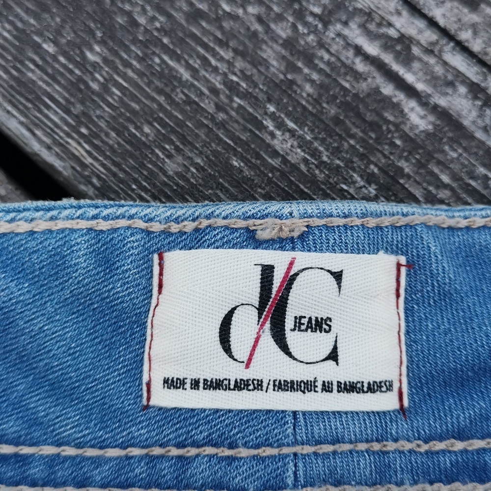 DC slightly curvy light denim with distressing. 5 pockets jean shorts.Size 20 - Picture 2 of 7